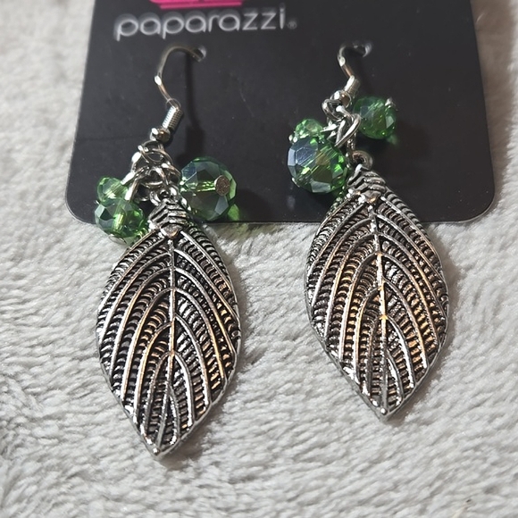 #335 NWT LEAF It To Fate - Green Paparazzi Vendor Hawaiian Paparazzi Lady - Picture 2 of 4